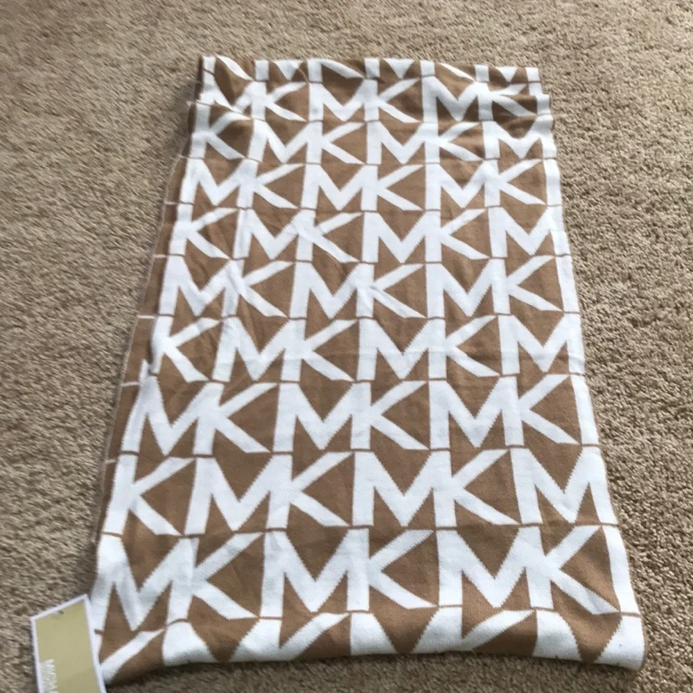 NWT! MICHAEL Michael Kors O/S infinity scarf